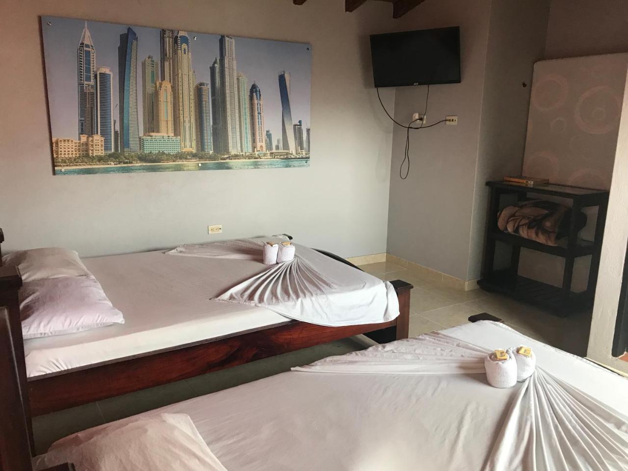 Hotel Calipso Маринилья Экстерьер фото